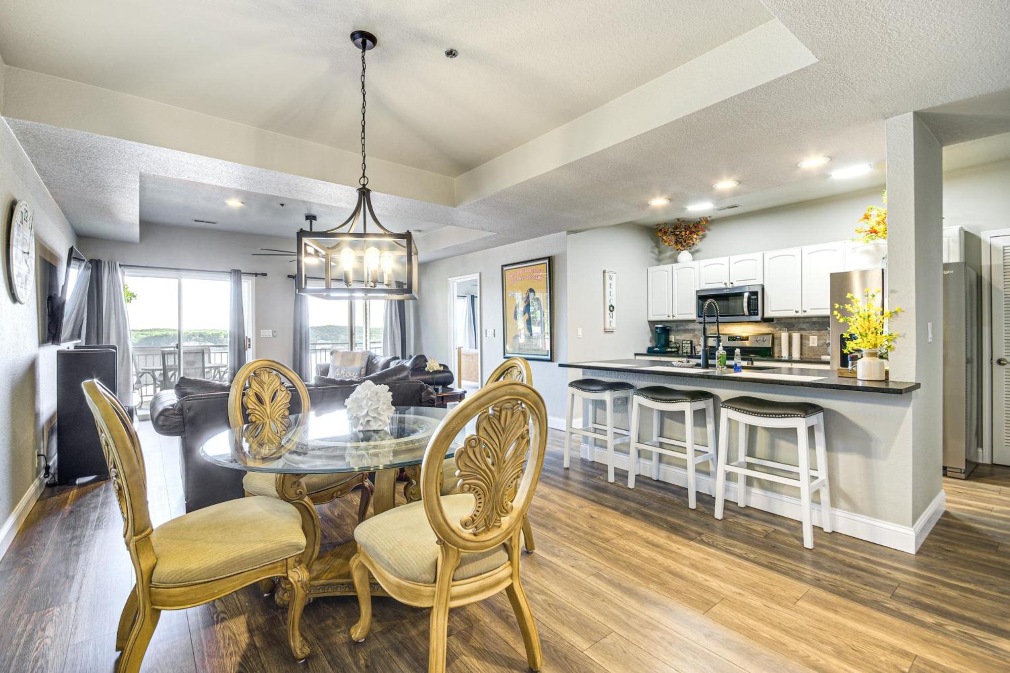 Waterfront Lake Ozark Condo With Deck And Pools Extérieur photo