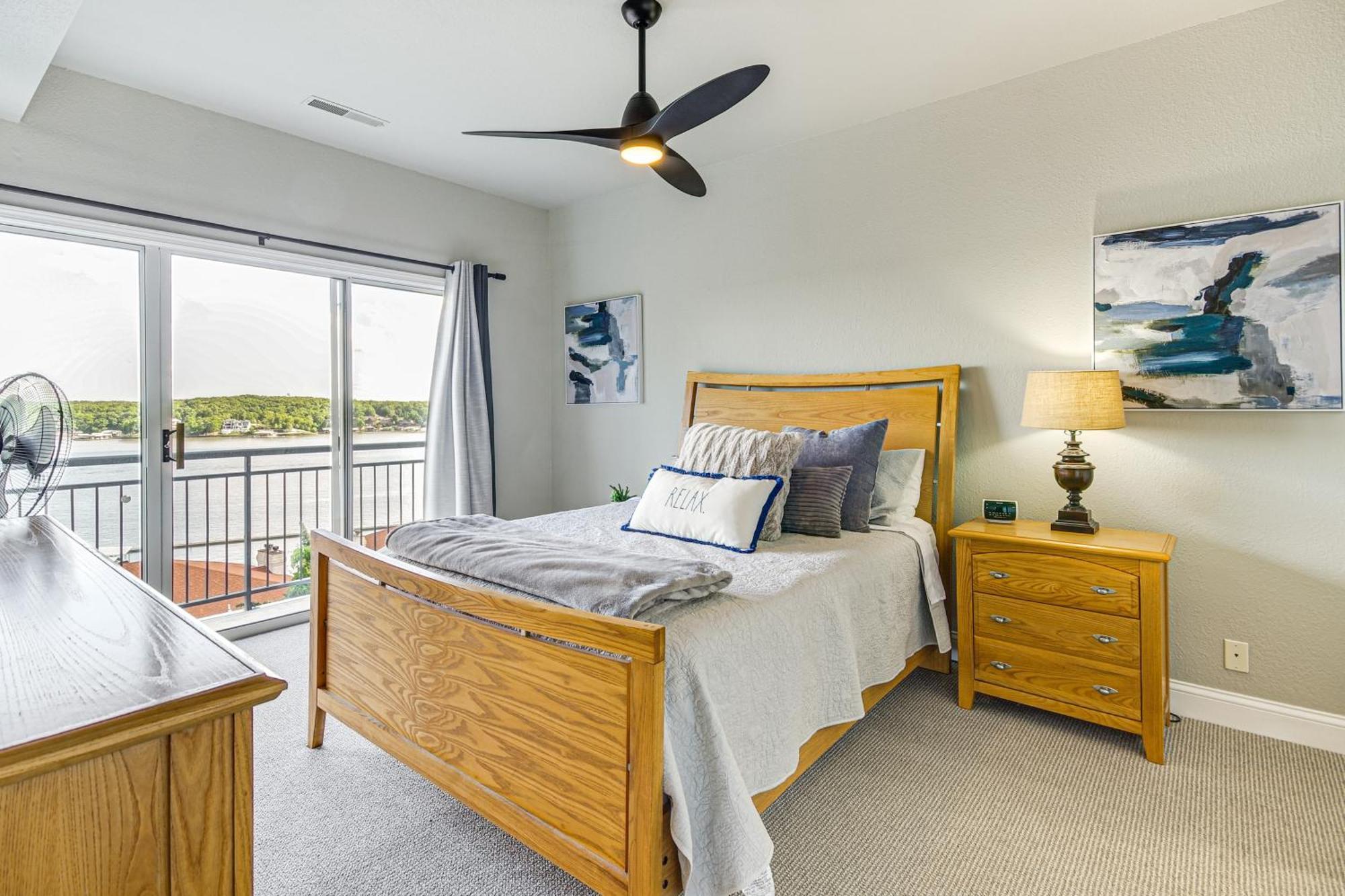 Waterfront Lake Ozark Condo With Deck And Pools Extérieur photo