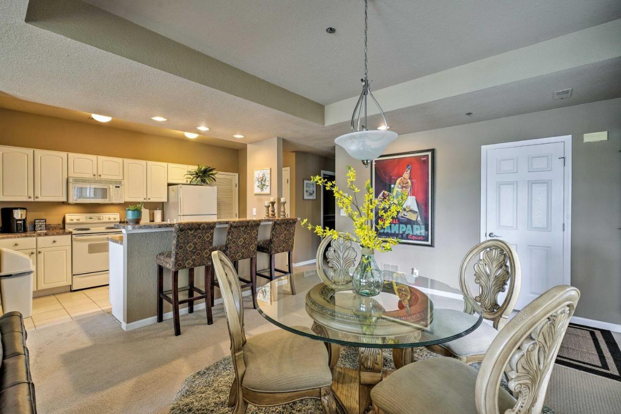 Waterfront Lake Ozark Condo With Deck And Pools Extérieur photo