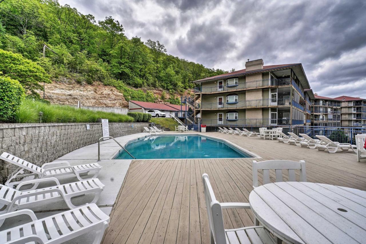 Waterfront Lake Ozark Condo With Deck And Pools Extérieur photo