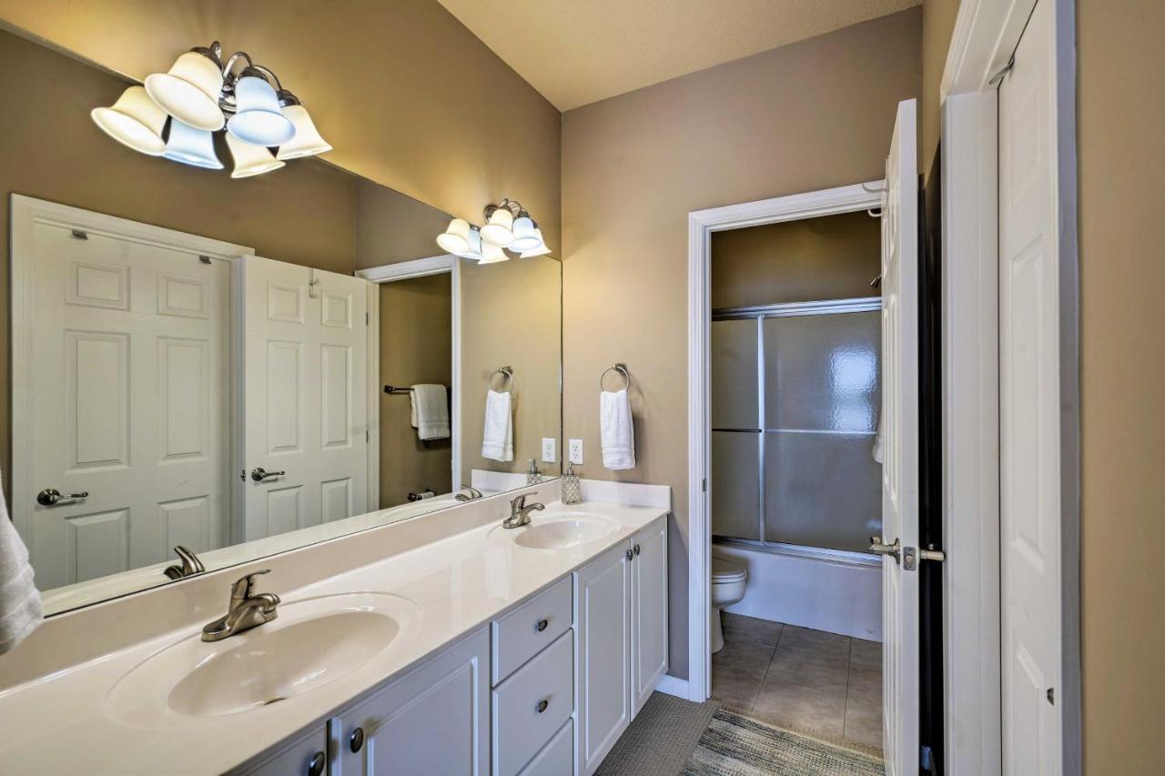 Waterfront Lake Ozark Condo With Deck And Pools Extérieur photo
