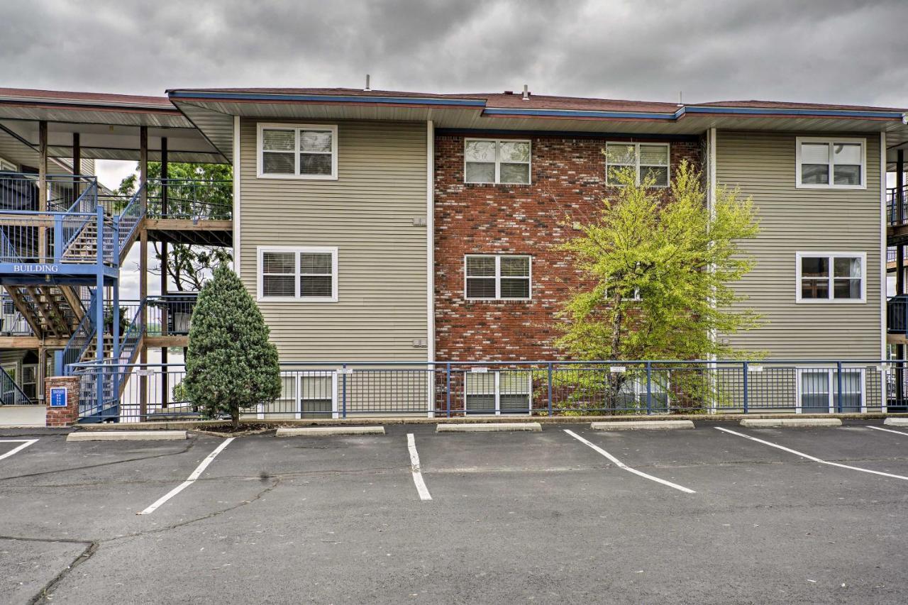 Waterfront Lake Ozark Condo With Deck And Pools Extérieur photo