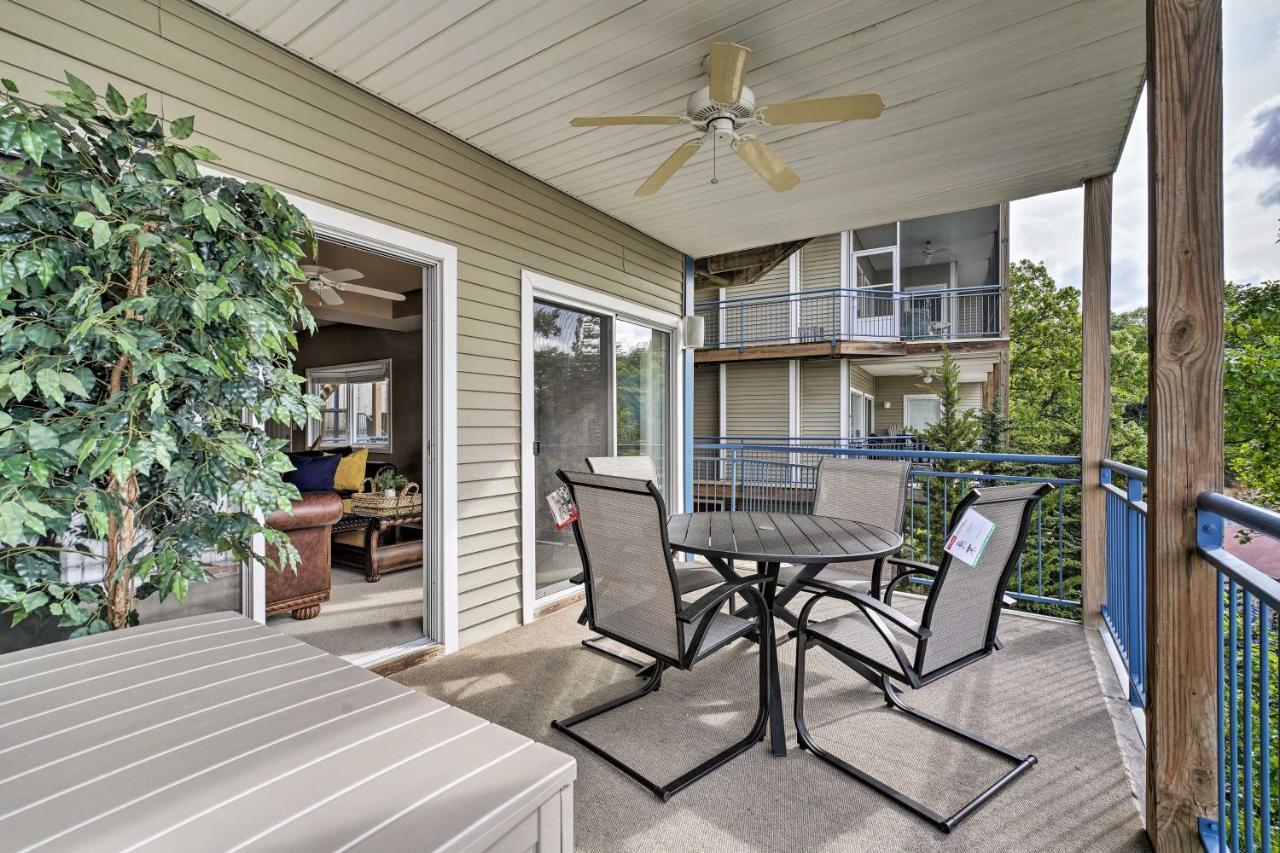 Waterfront Lake Ozark Condo With Deck And Pools Extérieur photo